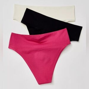 NWT No Show Seamless High Rise Thong Pack